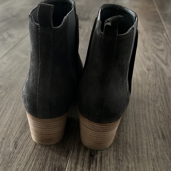 VINCE suede ankle booties gray Sz 6 - Picture 2 of 7